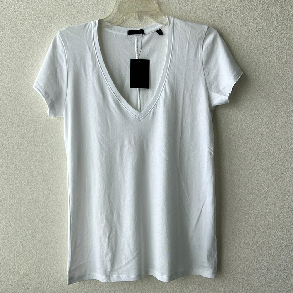 ATM Anthony Thomas Melilo Women’s V-neck short sleeve tee. NWT